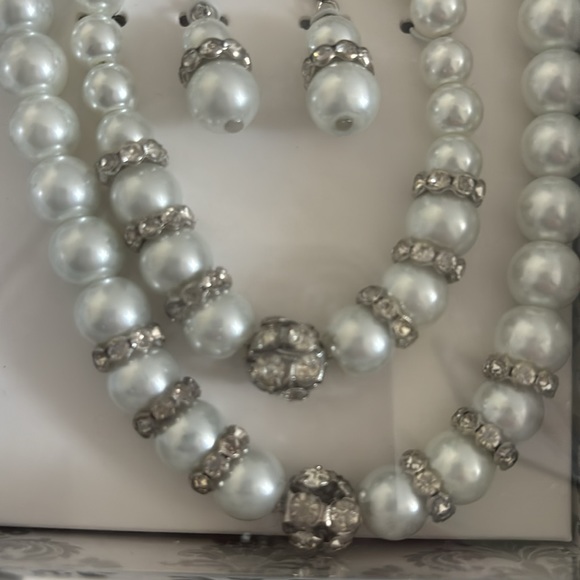 Ellen Tracy Faux pearls - costume jewelry - 3 piece - Brand New - never worn - Picture 3 of 6